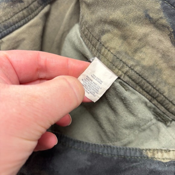 Y2K '00's Express Women's 12 Green Camo Cuffed Low Rise Twill Shorts Indie Sleaz - Picture 4 of 5